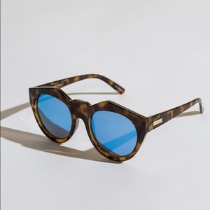 Le specs neo-noir cat eye sunglasses in tortoise